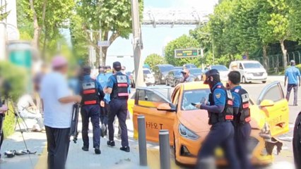 대통령 의전 차량 통과 직전 경찰차·택시 충돌...4명 다쳐 / YTN