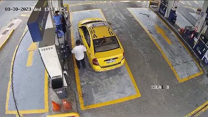 Ecuador: retiran fuerte cantidad de dinero y los asaltan en gasolinera