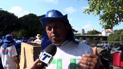 Pescadores do Recife fazem mutirão de limpeza no Rio Capibaribe