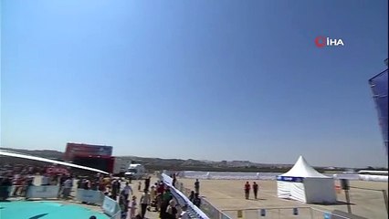 TEKNOFEST'te gerçekleştirilen uçak gösterileri nefes kesti