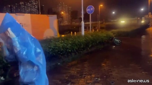 A Hong Kong arriva il super tifone Saola , allerta massima