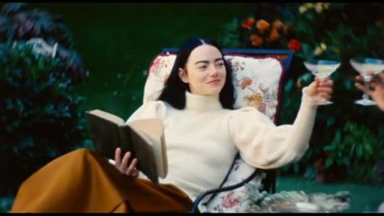 Venezia80, applausi per "Poor Things" con una Emma Stone da Oscar