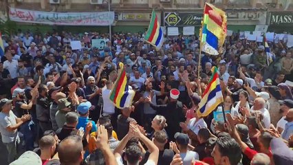 أكبر تظاهرة مناهضة للنظام منذ بدء الاحتجاجات في جنوب سوريا
