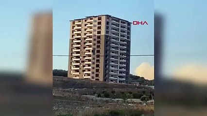 Un immeuble de 15 étages endommagé lors du tremblement de terre à Antakya s'est effondré à la dynamite