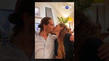 Pose lèvres à lèvres avec son petit ami, 22 ans plus jeune que Bilge Öztürk