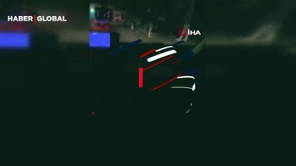 Taksicinin yolcular ile güzergah kavgası kamerada