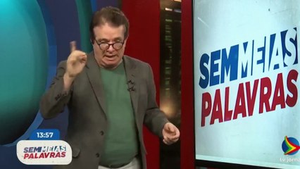 Polícia flagra população levando peças de veículos em acidente com vítimas fatais