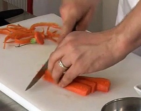 Crème douce de racines d'hiver en rouge et blanc