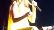 Public Buzz : Micro entre les seins, Céline Dion joue les 