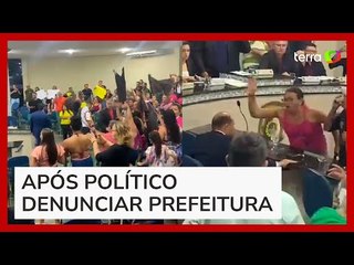 Vereador é agredido por manifestantes em câmara municipal no Ceará