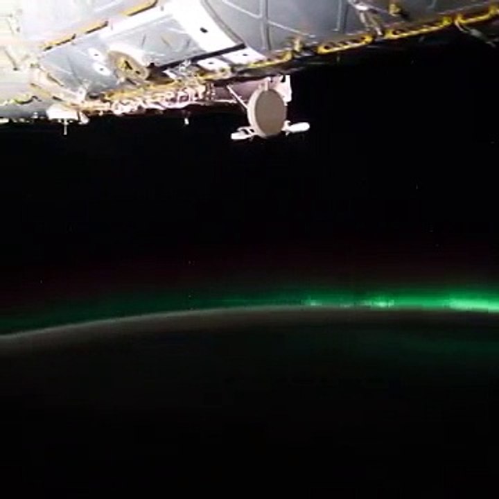Une aurore boréale vue de l'espace, ça donne quoi ?