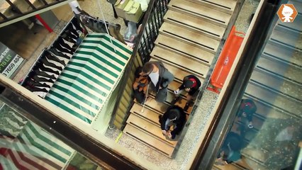 Caméra cachée : voleriez-vous le portefeuille d'un aveugle ?