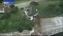 Située au dessus d'une falaise, cette belle maison peut s'effondrer à tout moment