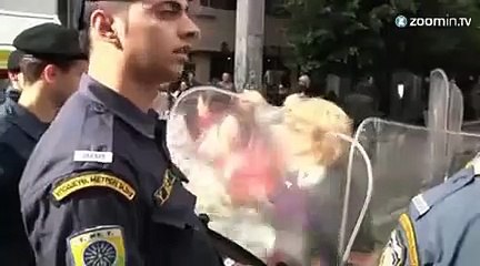 Grèce : les responsables de l'austérité chahutés