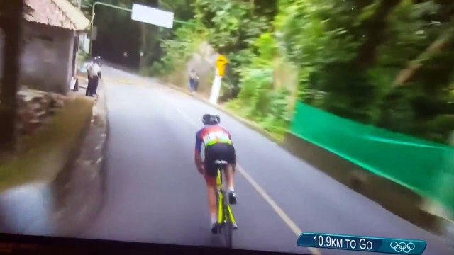 La chute très spectaculaire d'une cycliste néerlandaise aux JO de Rio