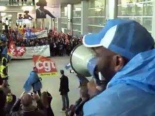 Aéroports: grève reconduite après l'échec des négociations