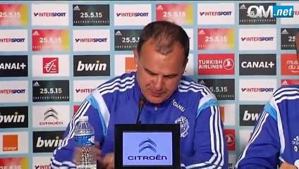 Grand moment de solitude pour le traducteur de Marcelo Bielsa pendant une conférence de presse