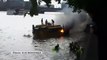 Londres : un bateau prend feu sur la tamise, 30 personnes finissent à l'eau