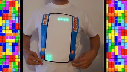 Il joue à Tetris sur son t-shirt