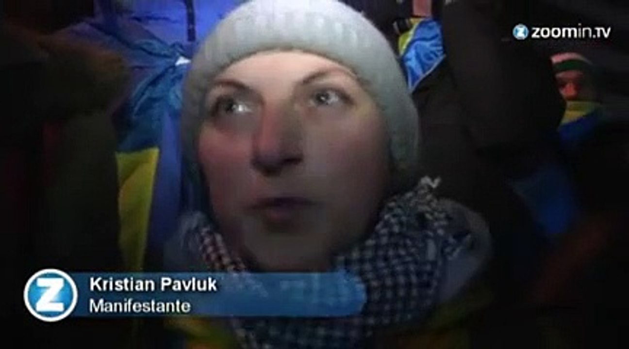 Kiev : des manifestants détruisent la statue de Lénine