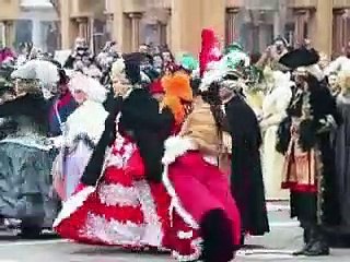 Lancement du carnaval de Venise avec le "saut de l'ange" à Saint-Marc