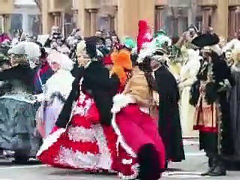 Lancement du carnaval de Venise avec le saut de l'ange à Saint-Marc