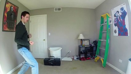 Il se filme en train de danser pendant 100 jours