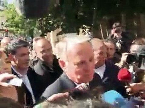 Jean-Marc Ayrault à Matignon pour la passation de pouvoirs avec Fillon