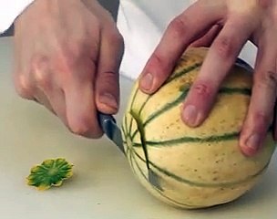 Préparer un melon en dents de loup