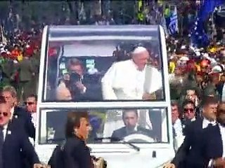 Le pape célèbre la fin des JMJ de Rio devant une foule immense