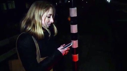 Public Buzz : Une société invente le feu rouge spécial geek. Idéal pour twitter en toute sécurité