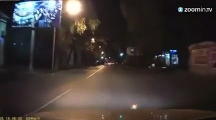 Ivre, il arrête une voiture en plein milieu de la nuit