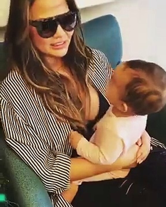 Chrissy Teigen : premier fou-rire de sa fille