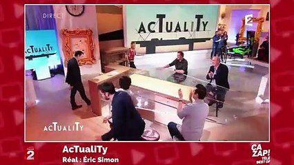 Quand Dany Boon embrasse Arthur pour la bonne cause