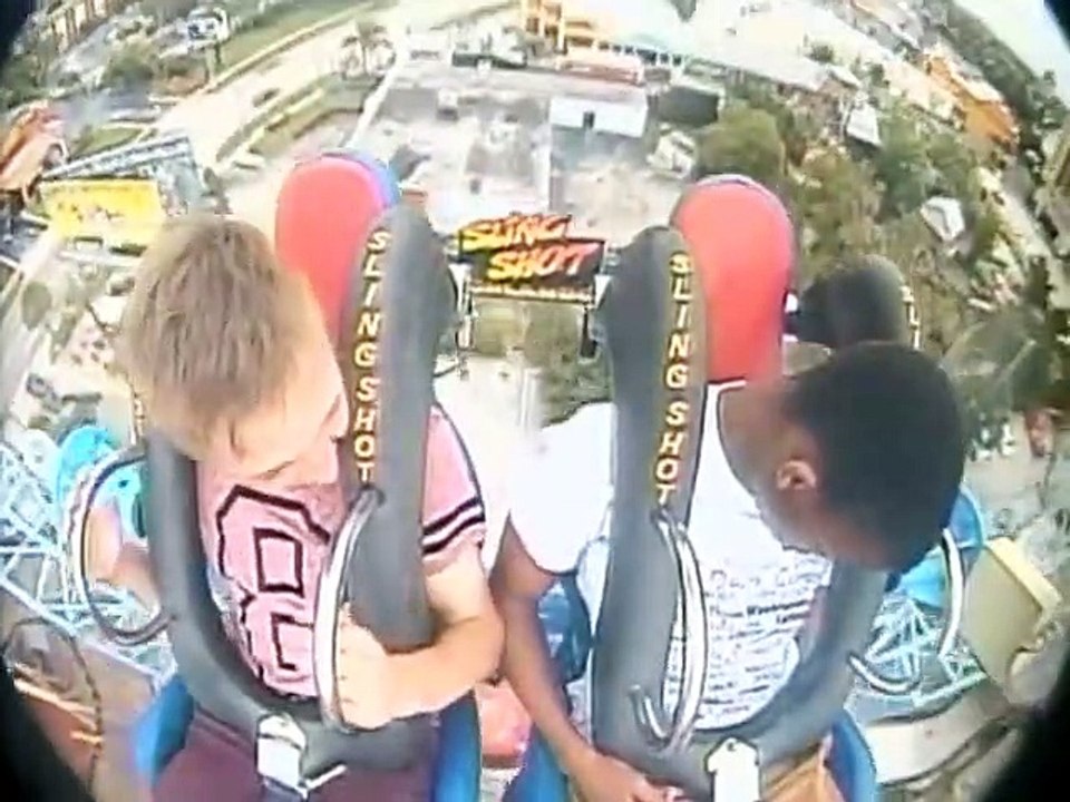 Il s'évanouit trois fois dans une attraction à sensations fortes