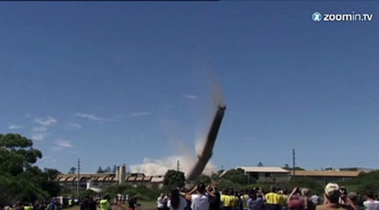 Une tour de 200 mètres de haut détruite d'un coup