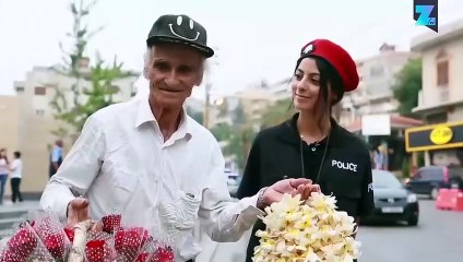 Des policières en short court : progrès ou ruse ?