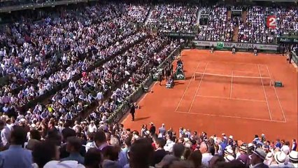 Un panneau métallique tombe sur le public de Roland Garros