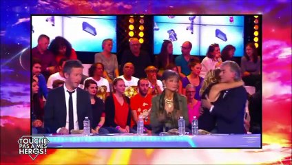 Enora Malagré se retrouve en soutien-gorge sur le plateau de Touche pas à mon poste