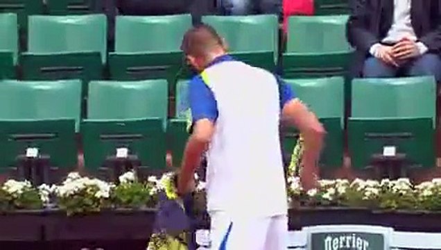 Pétage de plombs à Roland Garros : Mikhail Youzhny s'acharne contre sa raquette