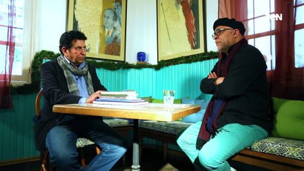 "أنا منذ فجر الأرض ألبس خوذتي ووصية الفقراء فوق نطاقي".. كريم العراقي يبدع في قصيدة الشمس شمسي❤