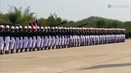 Thaïlande: une parade militaire particulière