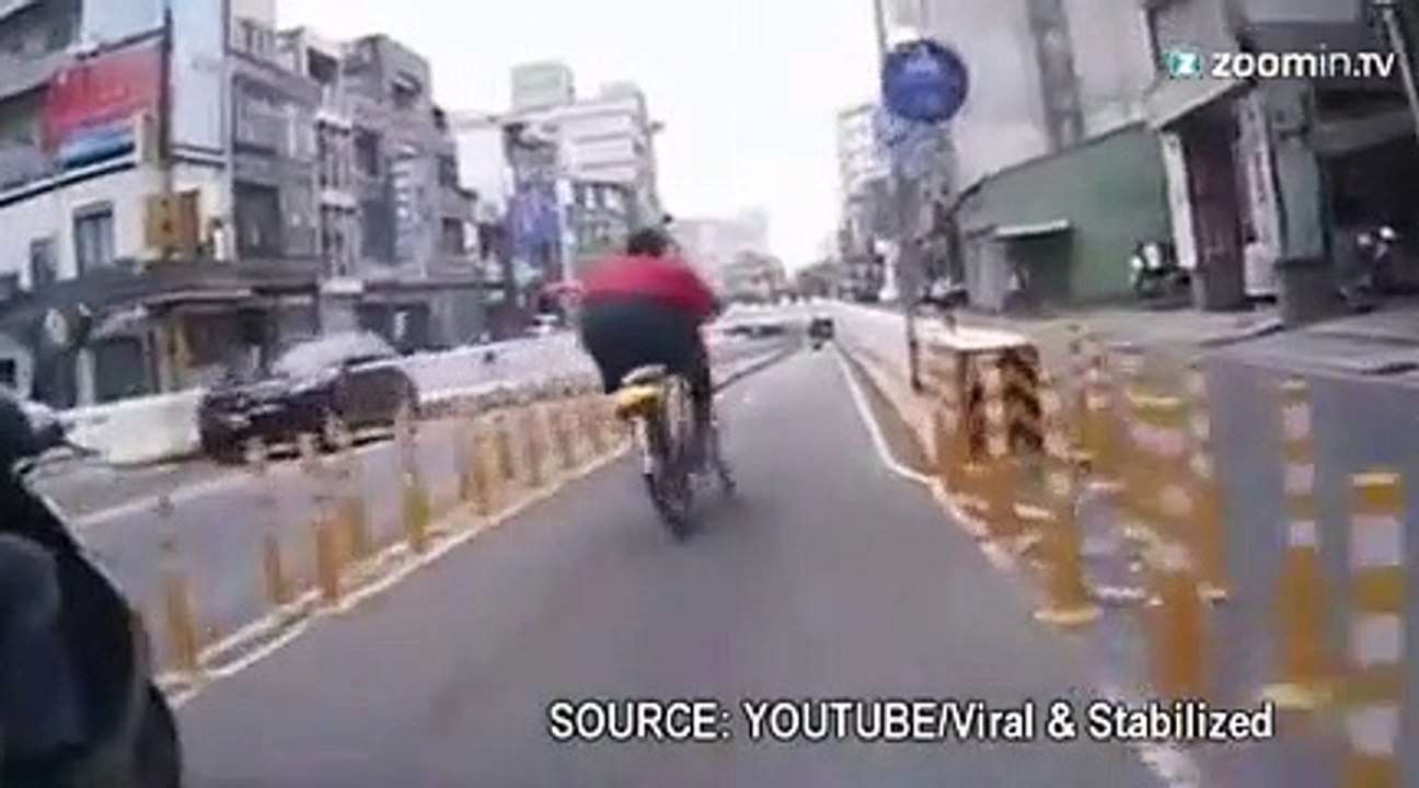 Un cycliste saoul chute violemment!