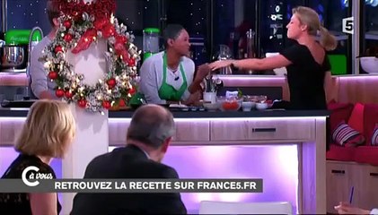 Download Video: Allusions coquines et  fou rire pour Anne Sophie Lapix et Babette de Rozières sur le plateau de C à vous