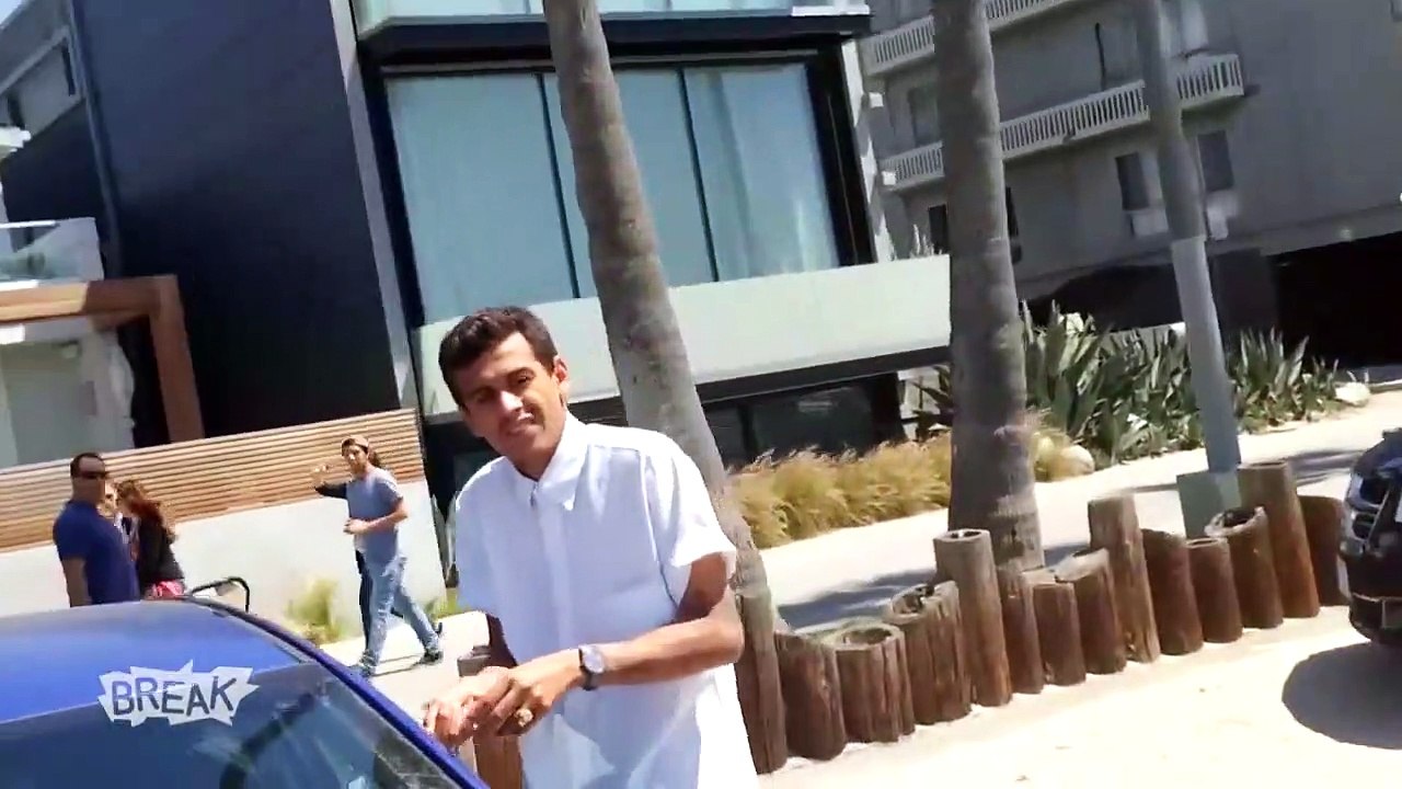 Caméra cachée : une jolie femme piège des passants