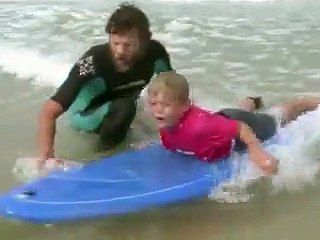 Surf: les vagues d'été toujours plus peuplées, au point de saturer ?