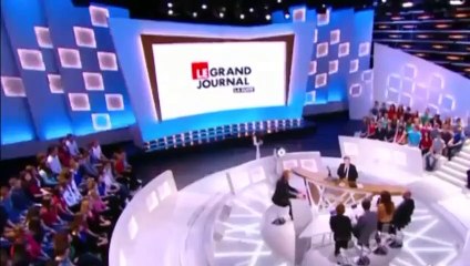 Johnny Hallyday, troublé par la Miss météo, oublie les paroles de sa chanson !