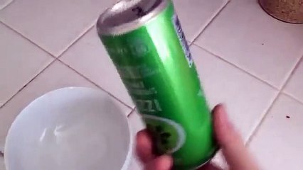 Il découvre un boulon dans sa canette de soda !