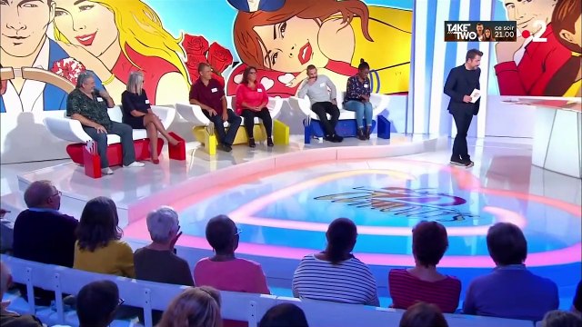 Cet homme révèle ces infidélités devant sa compagne, très gênée, dans Les Z'Amours