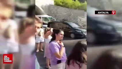 Antalya'da 12 araç zincirleme kazaya karıştı